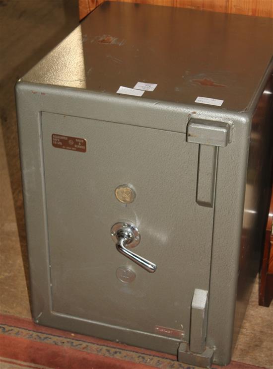 Safe with a 2 key lock & 2 sets of keys